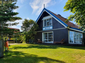 Waterfront Villa Artvė with sauna - self check-in, Pervalka